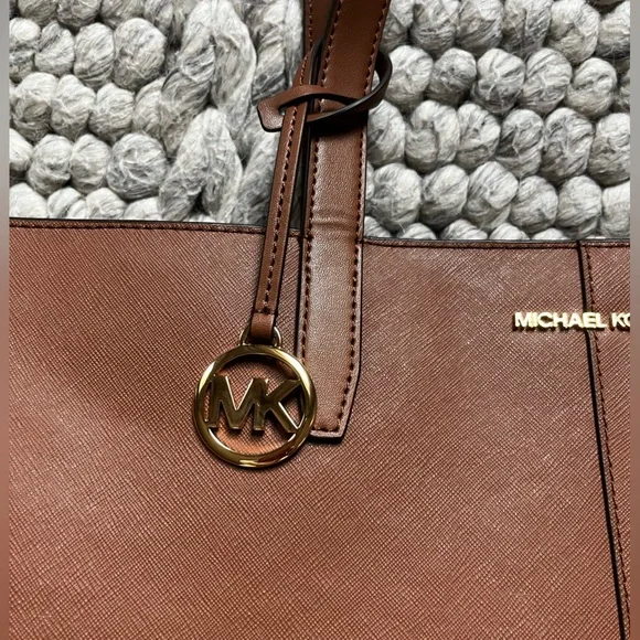 NWT Michael Kors “Jet Set” medium zip top tote - Picture 10 of 13